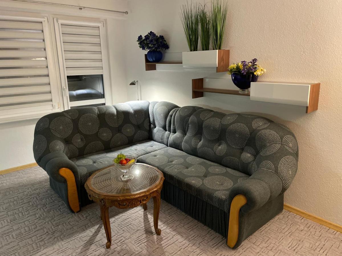 Regina Apartment *